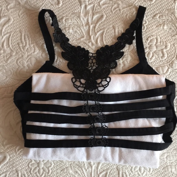 Black lace detail sports bra - Picture 3 of 3